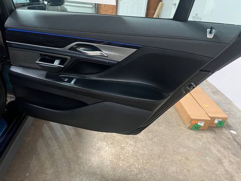 Used 2022 BMW 740i w/ M Sport Package image 30