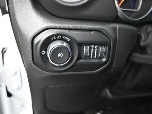 Used 2021 Jeep Wrangler Unlimited Sahara w/ Uconnect 4C Nav & Sound Group AWD/4WD image 18