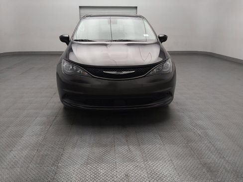 Used 2023 Chrysler Voyager LX FWD image 14