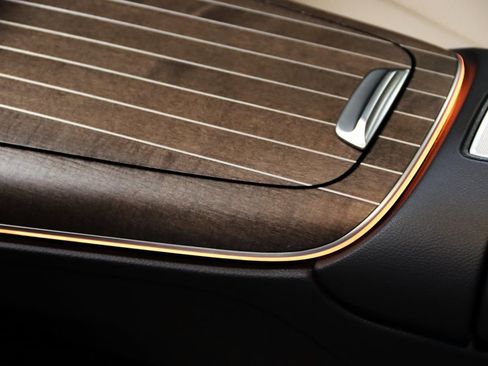 Used 2025 Mercedes-Benz E 350 4MATIC Sedan image 25