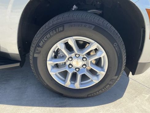 Used 2025 Chevrolet Suburban LS RWD image 32