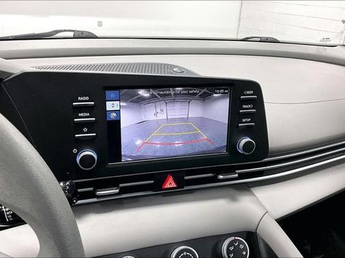 Used 2025 Hyundai Elantra SE FWD image 15