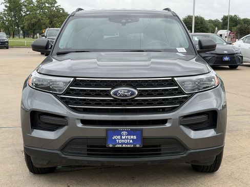 Used 2024 Ford Explorer XLT AWD/4WD image 3