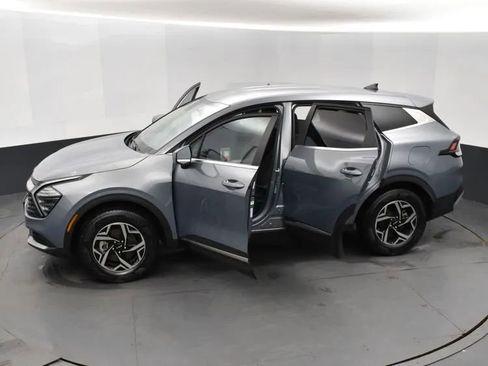 Used 2025 Kia Sportage LX image 7
