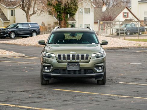 Used 2019 Jeep Cherokee Limited image 2
