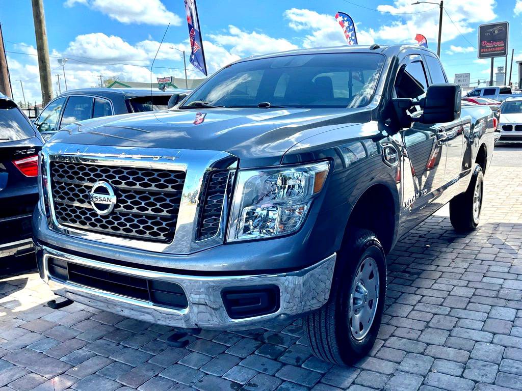 Used 2017 Nissan Titan SV AWD/4WD image 6