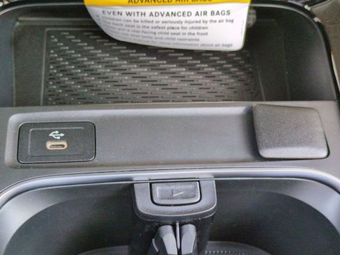 Used 2025 Mercedes-Benz GLB 250 GLB 250 image 21