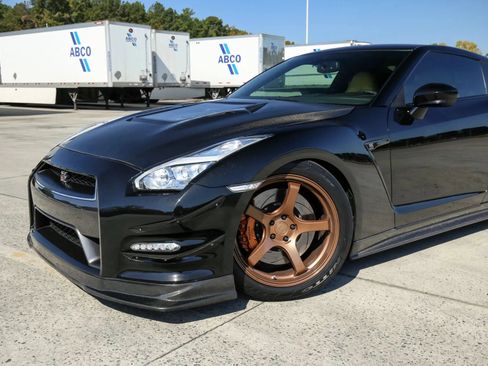 Used 2015 Nissan GT-R Premium AWD/4WD image 2