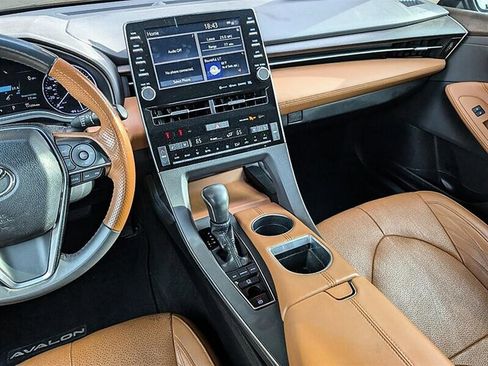 Used 2019 Toyota Avalon Limited FWD image 24