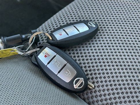 Certified 2020 Nissan Frontier SV w/ Midnight Edition Floor Mats image 34