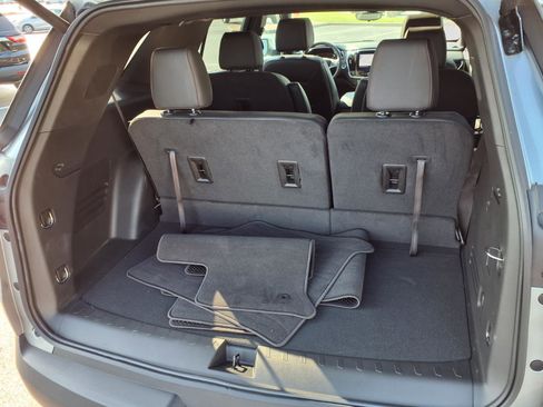 Used 2023 Chevrolet Traverse RS AWD/4WD image 32