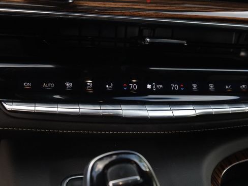 Used 2021 Cadillac Escalade Premium Luxury w/ LPO, Illumination Package image 10