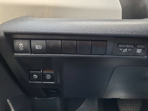 Used 2023 Toyota Sienna XLE AWD/4WD image 17