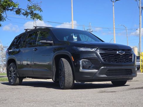 Used 2022 Chevrolet Traverse RS w/ LPO, Floor Liner Package AWD/4WD image 15