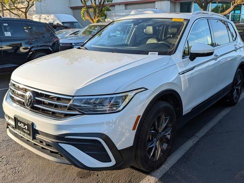 Used 2022 Volkswagen Tiguan SE FWD image 4