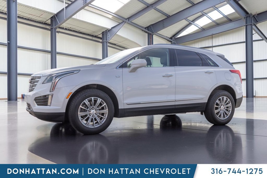 Used 2017 Cadillac XT5 Luxury w/ Driver Awareness Package FWD image 2