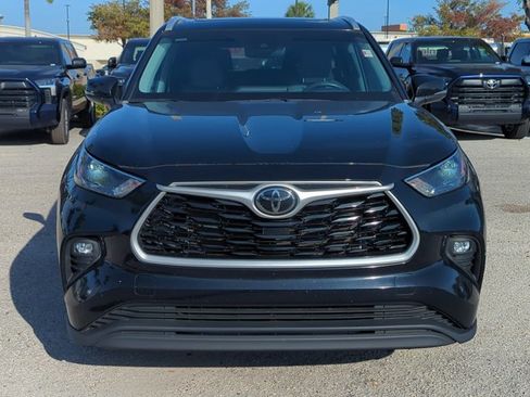 Used 2023 Toyota Highlander XLE image 2