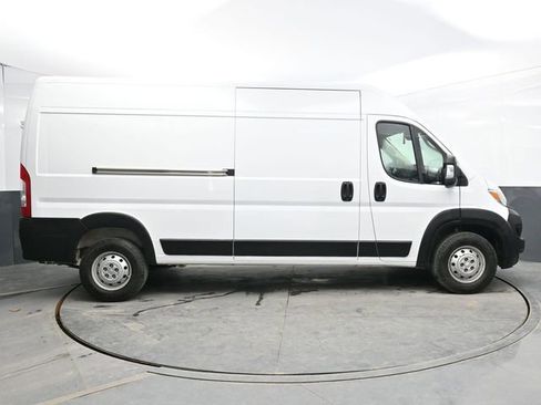 Used 2024 RAM ProMaster 2500 w/ Convenience Group FWD image 8