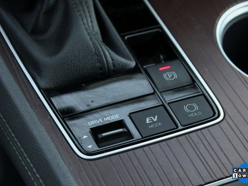 Used 2023 Toyota Sienna XLE image 28