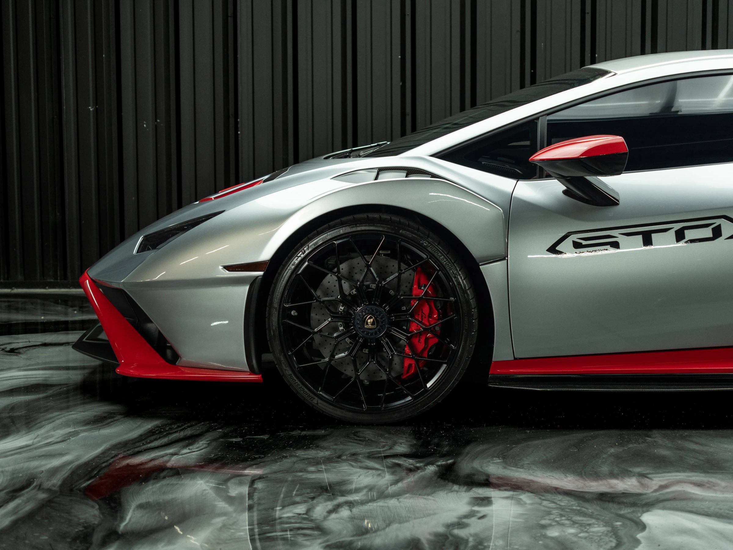 Used 2023 Lamborghini Huracan STO RWD image 2