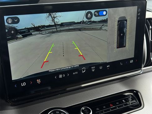 Used 2025 Ford Expedition Active image 16