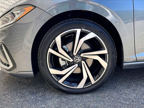 Certified 2025 Volkswagen Jetta SEL FWD image 8