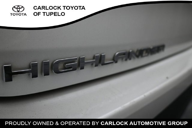 Used 2023 Toyota Highlander LE AWD/4WD image 14