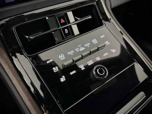 Used 2025 Porsche Panamera 4 image 25