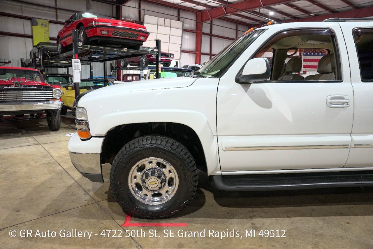 Used 2003 Chevrolet Suburban 2500 LT w/ LT Preferred Equipment Group AWD/4WD image 3