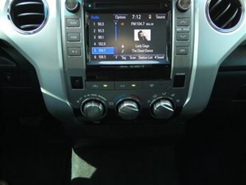 Used 2017 Toyota Tundra SR5 image 33