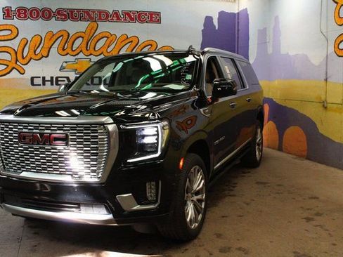 Used 2022 GMC Yukon XL Denali image 2