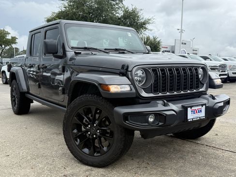 Used 2024 Jeep Gladiator Sport AWD/4WD image 2