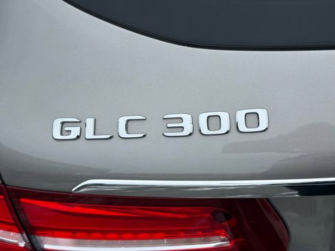 Used 2019 Mercedes-Benz GLC 300 4MATIC image 17
