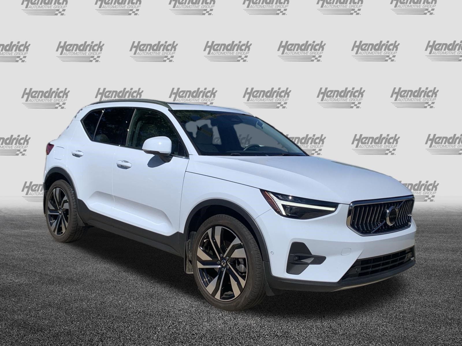 Used 2024 Volvo XC40 B5 Plus w/ Protection Package Premier AWD/4WD image 2