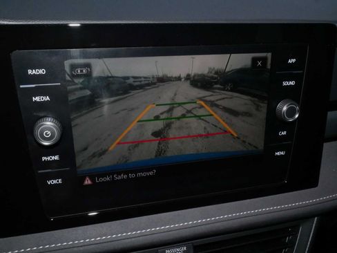Certified 2025 Volkswagen Taos SE AWD/4WD image 29