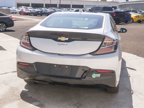 Used 2017 Chevrolet Volt Premier w/ Driver Confidence II Package FWD image 8