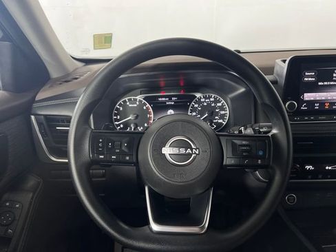 Used 2023 Nissan Rogue SV image 16