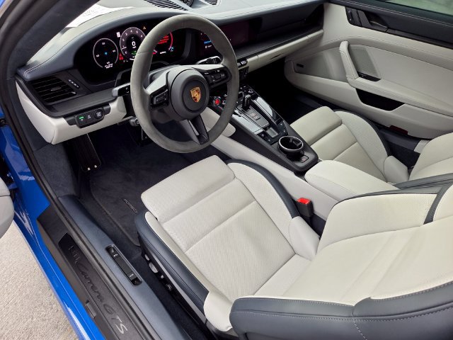 Used 2025 Porsche 911 Carrera GTS RWD image 13