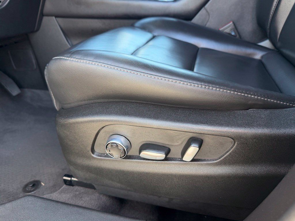 Used 2025 Cadillac XT4 Premium Luxury FWD image 15