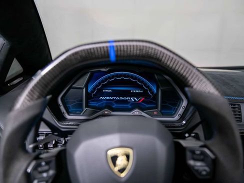 Used 2021 Lamborghini Aventador SVJ AWD/4WD image 18