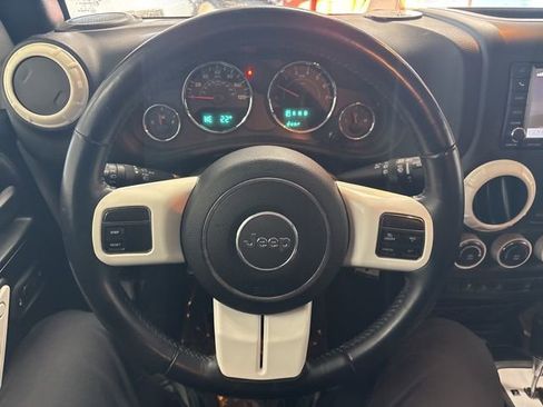 Used 2017 Jeep Wrangler Unlimited Sahara image 26