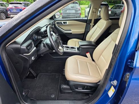 Used 2020 Ford Explorer XLT w/ Equipment Group 202A AWD/4WD image 16