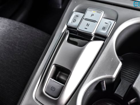 Used 2023 Hyundai Kona SE FWD image 28