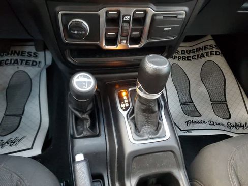 Used 2023 Jeep Gladiator Sport image 20