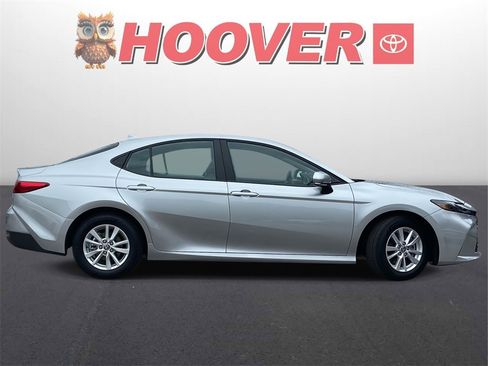 Used 2026 Toyota Camry LE image 2