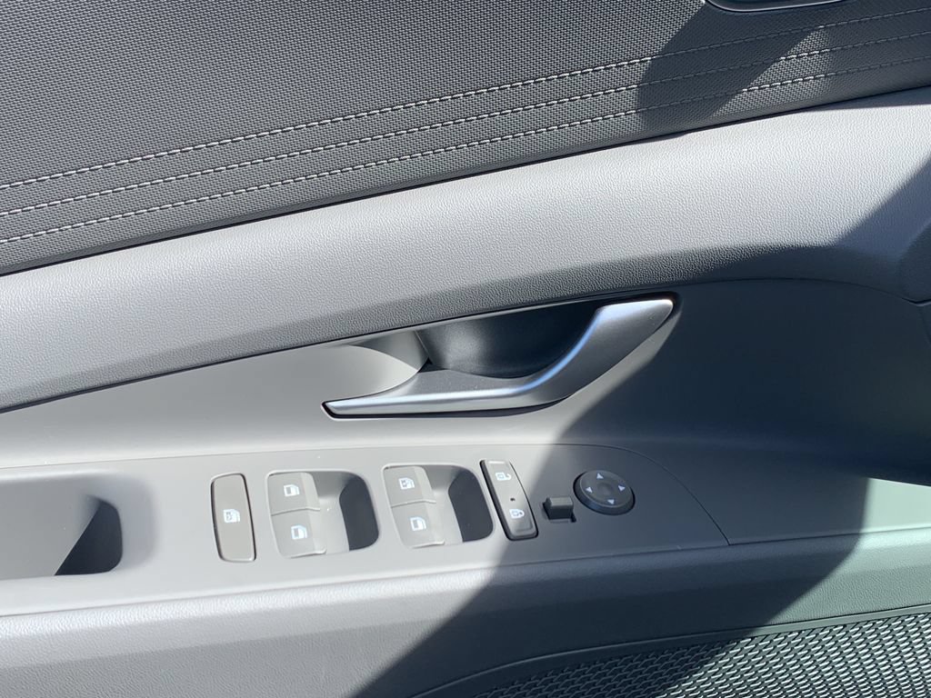 Certified 2023 Hyundai Elantra SEL FWD image 16