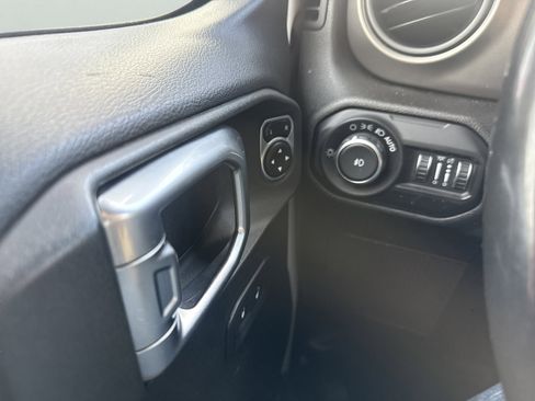 Used 2019 Jeep Wrangler Unlimited Sport S image 22