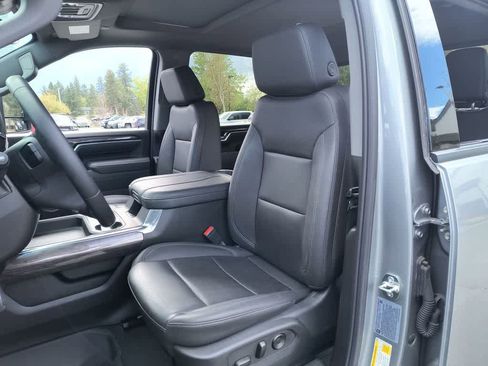 Used 2025 Chevrolet Silverado 2500 LTZ w/ Trail Boss Package image 11