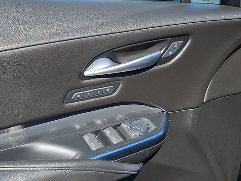 Used 2025 Cadillac XT4 Premium Luxury image 13