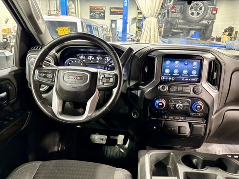 Used 2023 GMC Sierra 2500 SLE w/ SLE Convenience Package image 3